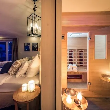 Schwimmendes Seehotel Botel *