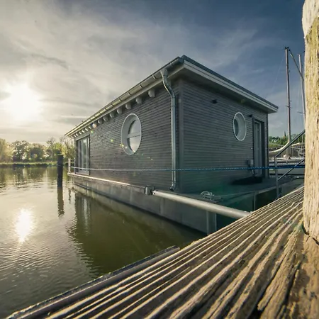 Lieblingsplatz - Schwimmendes Seehotel * Elbe-Parey