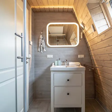 Lieblingsplatz - Schwimmendes Seehotel *