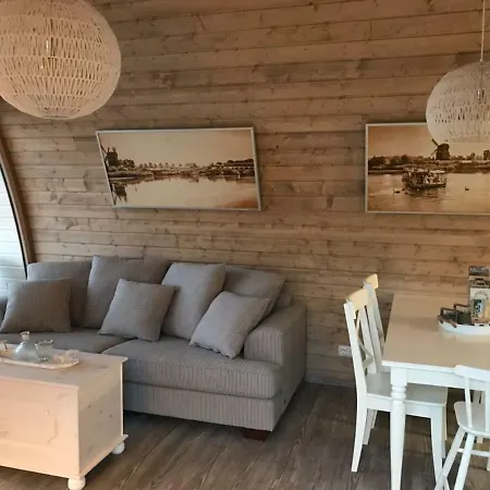 Schwimmendes Seehotel