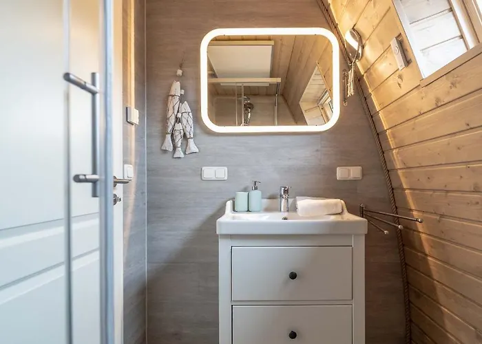 Lieblingsplatz - Schwimmendes Seehotel *